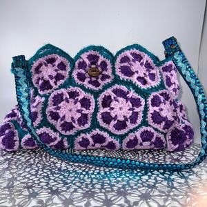 Shoulder Bag African Flower Crochet. Turquoise snake skin lining